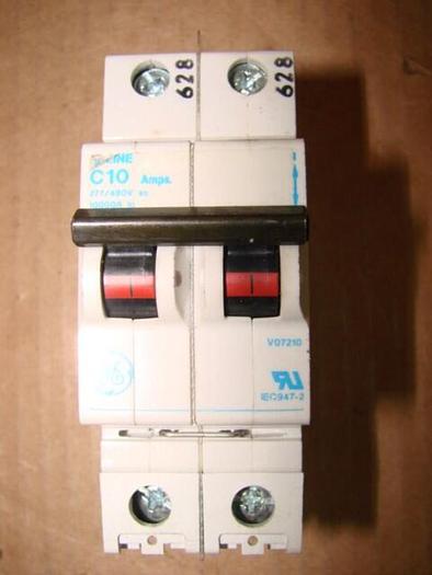 Used GENERAL ELECTRIC / GE 10 Amp Circuit Breaker V07210 #21272