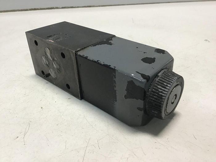 Used VICKERS Valve DG4V-3-22A-M-U-HL7-60 Used