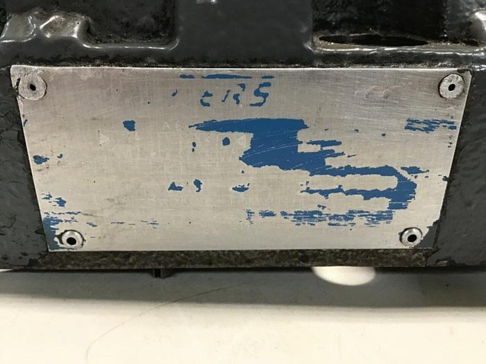 Used VICKERS Solenoid Directional Valve DG4V-3-6C-M-U-HL7-60-B13 Used