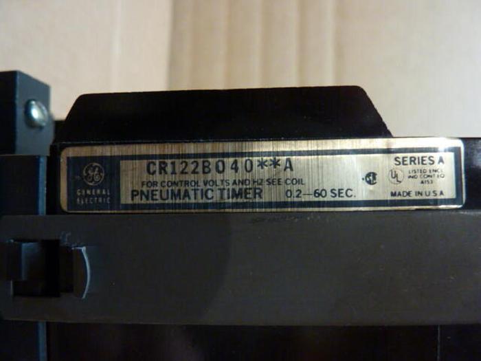 Used GENERAL ELECTRIC / GE Pneumatic Timer CR122B040 A #26812