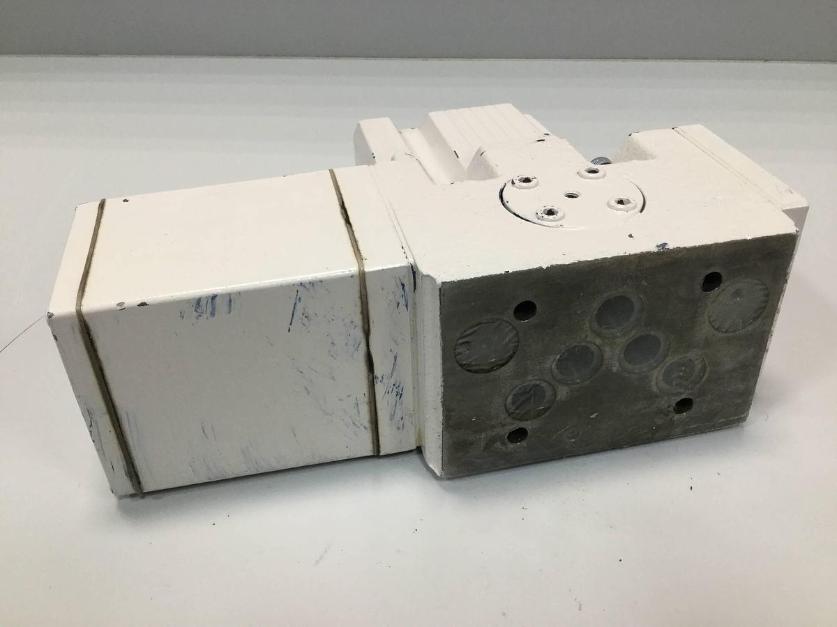 Used MOOG D661-5009 SERVO JHET HYDRAULIC VALVE USED