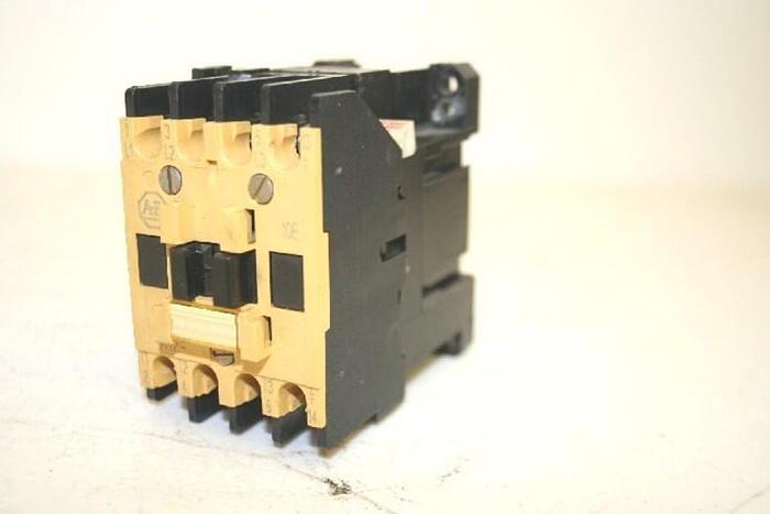 Used ALLEN BRADLEY Contactor 100-A12ND3 SER A #11802