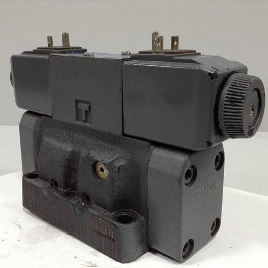 Used VICKERS Valve DG4V-3-6C-M-U-HL7-60-B13 Used