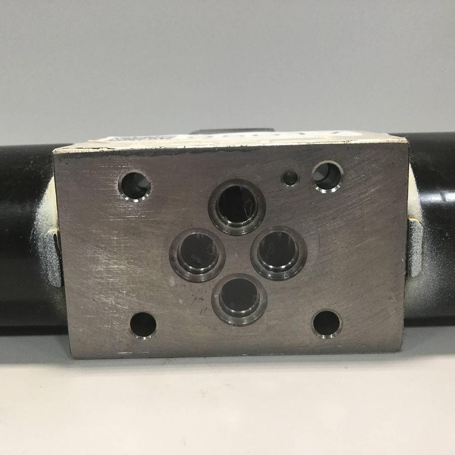 Used TOKIMEC Directional Control Valve DG4V-3-6C-M-P7-H-7-52 USED