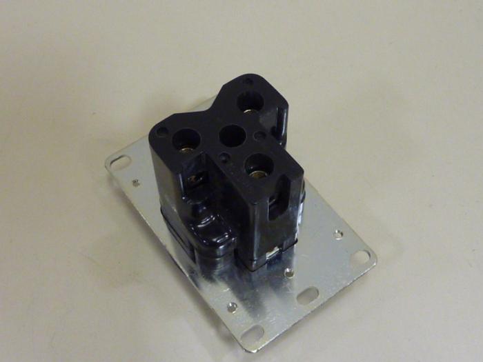 BRYANT Single Flush Receptacle 9630-FR #56503