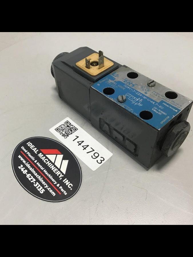 Used VICKERS Valve DG4V-3-22A-M-U-HL7-60 Used #144793