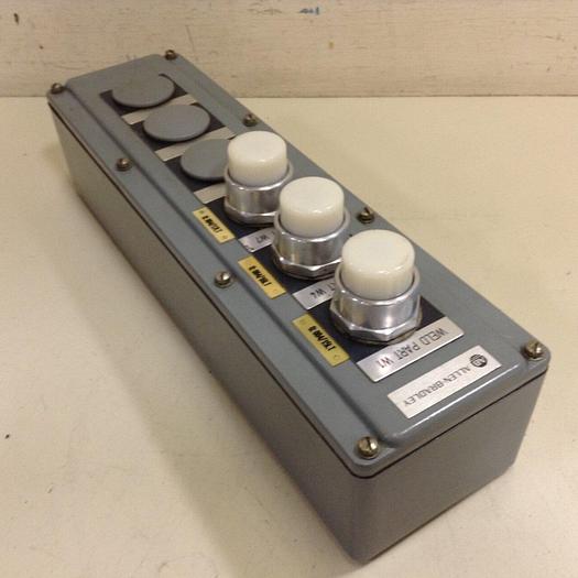 Used ALLEN BRADLEY Push Button Enclosure 800T-6TZM11 SER T #69408
