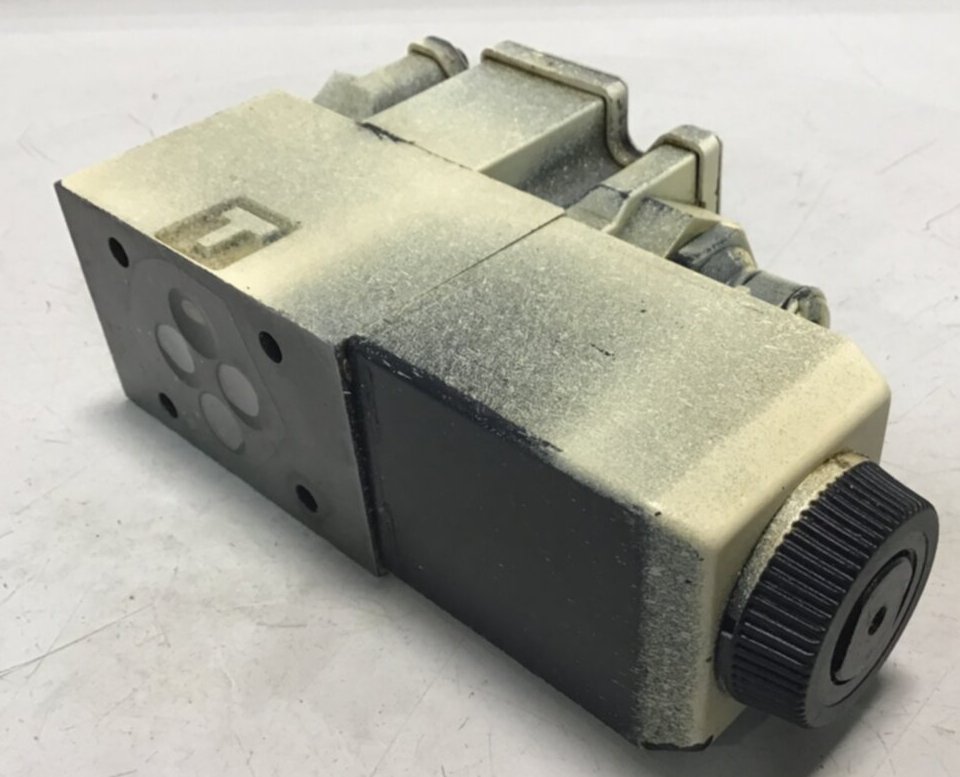 Used VICKERS Valve DG4V-3S-2A-M-FW-D7-H5-60 USED