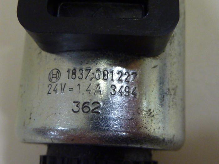 Used BOSCH Directional Valve 0 810 091 227 #54148