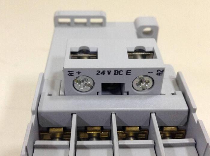 Used ALLEN BRADLEY Control Relay 700-CF310E SER A #75260