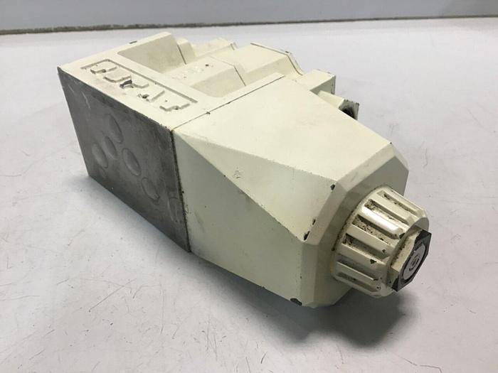 Used TOKIMEC Valve DG4V-5-22A-M-P7L-H-7-40 Used