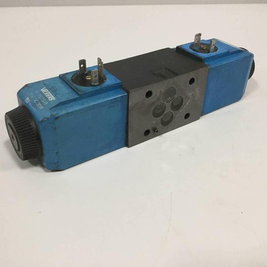 Used VICKERS Valve DG4V-3S-33C-M-U-H5-60 #90614