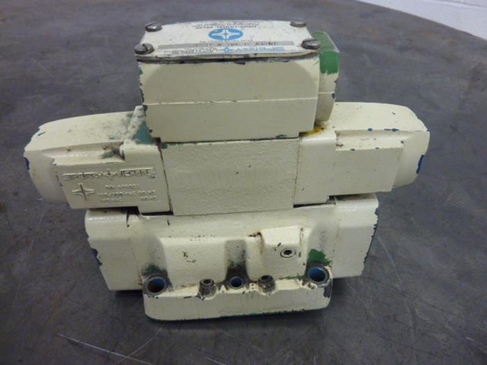 Used SPERRY VICKERS Directional Valve Assembly DG4V36CWB12 Used