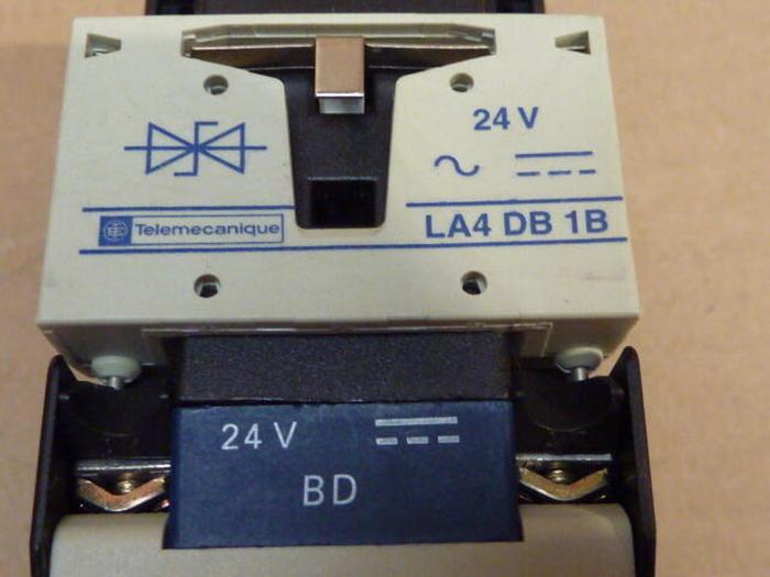 Used TELEMECANIQUE Contactor CA3DN53BDREQ3548G7 #33400