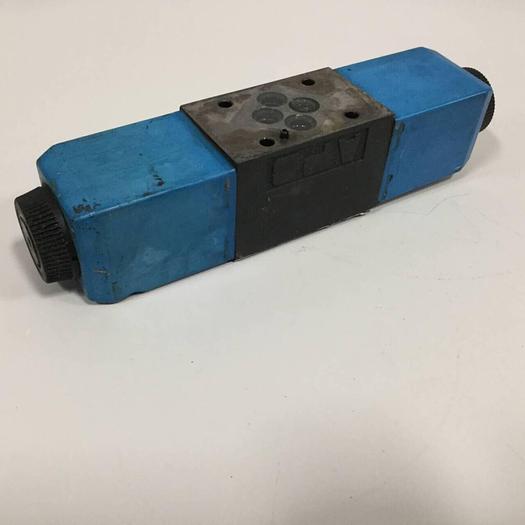 Used VICKERS Valve DG4V-3S-33C-M-U-H5-60 #90321