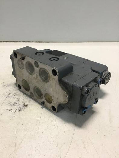 Used VICKERS Directional Valve DG4V-3-6C-M-U-HL7-60 Used