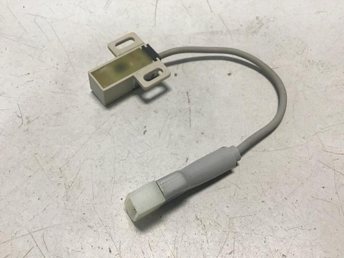 Used FUJI ELECTRIC Proximity Switch PE-B4D3 #128397