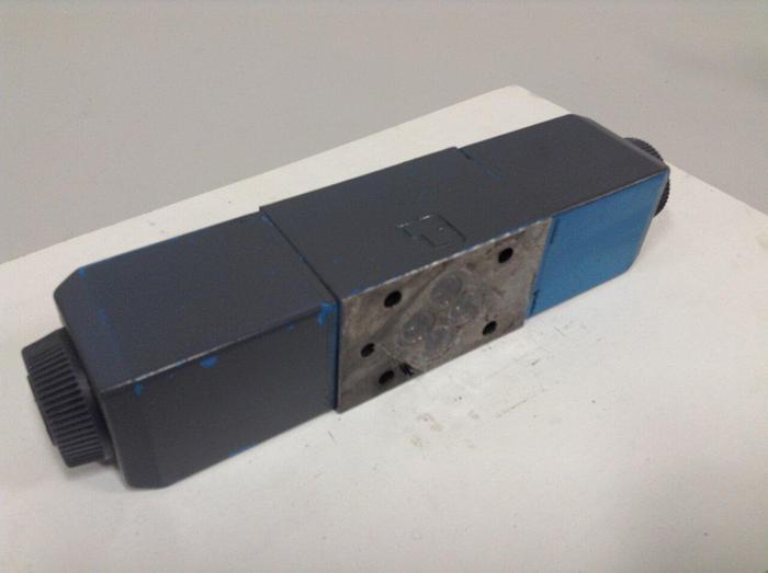 Used VICKERS Directional Valve DG4V-3-6C-M-U-HL7-60 Used
