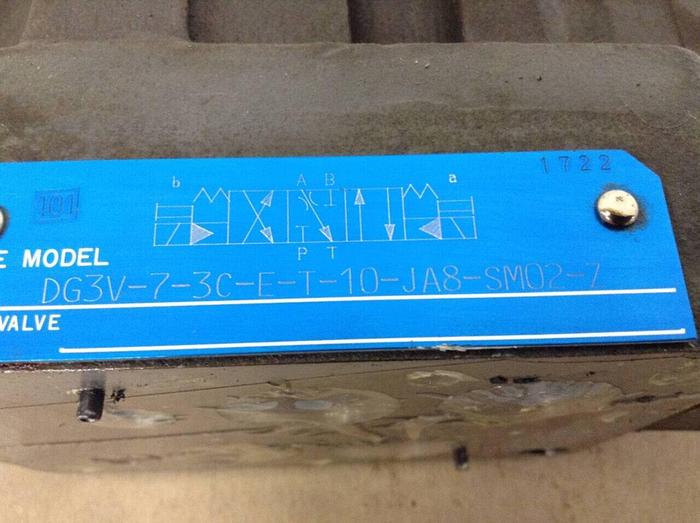 Used VICKERS Directional Valve DG3V73CET10JA8SM027 #70829