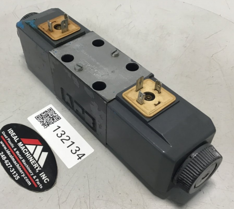 Used VICKERS Directional Valve DG4V-3-6C-M-U-H7-60 USED