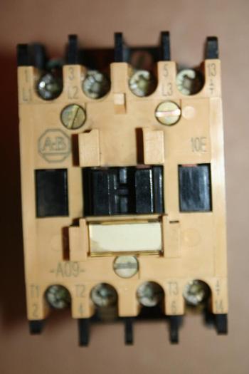 Used ALLEN BRADLEY Contactor 100-A09ND3 SER B Used