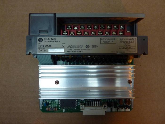 Used ALLEN BRADLEY Output Module 1746-OA16 SER C #25317