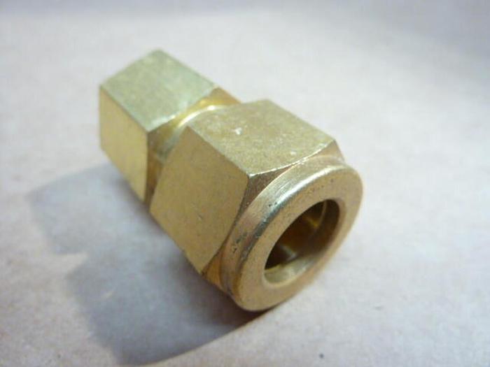 SWAGELOK Female Connector B-810-7-4 #39376