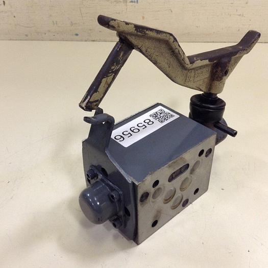 Used PARKER Directional Control Valve D3ML4B10X4384 #85956