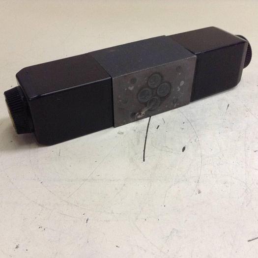 Used VICKERS Valve DG4V-3-6C-M-U-HL7-60-EN594 Used