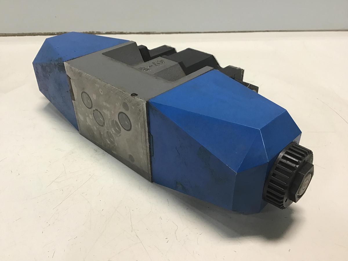 Used VICKERS DG4V-5-33C-M-P7L-H-6-30