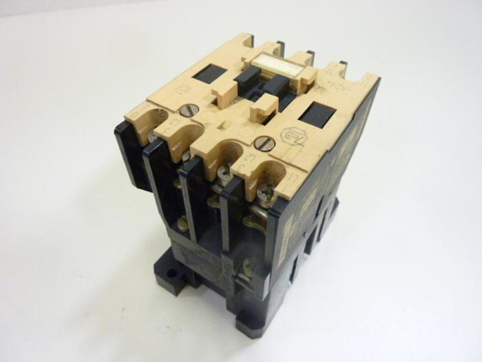 Used ALLEN BRADLEY Contactor 100-A24ND3 SER C #44133