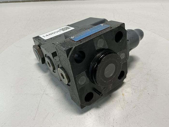 Used VICKERS DG4V-3-2AL-M-U-HL7-60