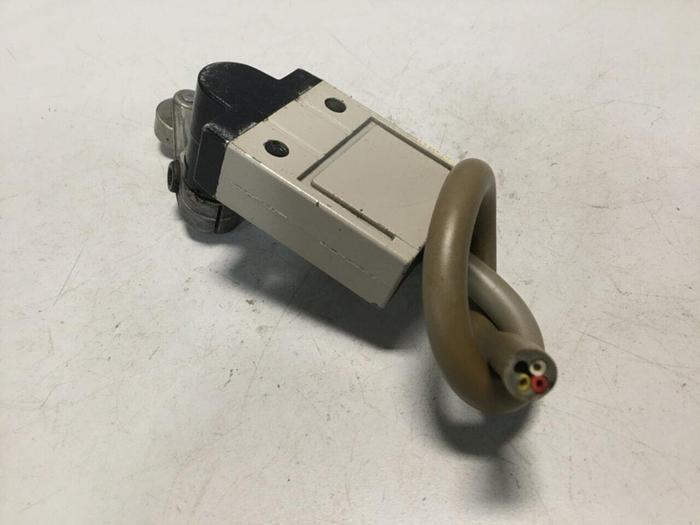 Used OMRON Limit Switch D4C-9033 #104313