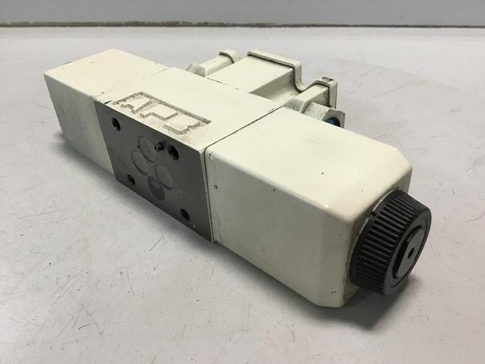 Used VICKERS Valve DG4V-3S-6C-M-FW-D7-H5-60 #133232