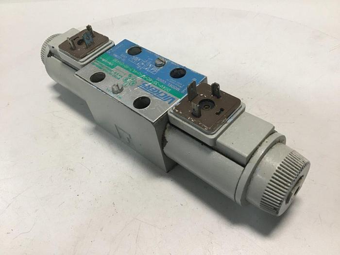 Used VICKERS Solenoid Valve DG4V-3S-6C-M-U-HL7-60-EN490 Used