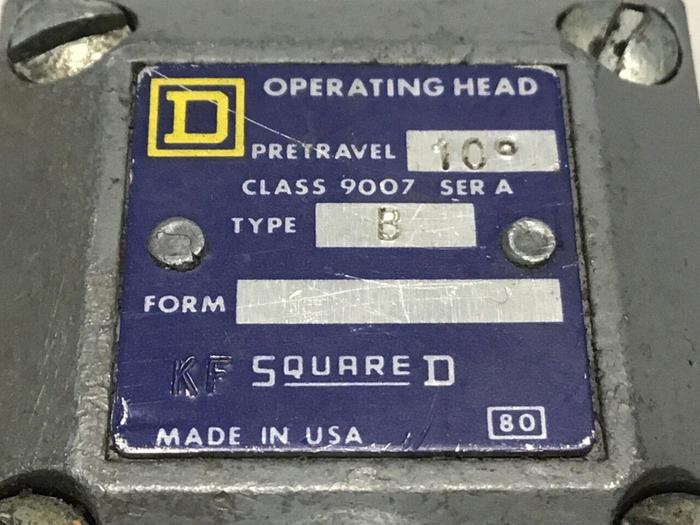 Used SQUARE D Limit Switch 9007-C52B2 #121713
