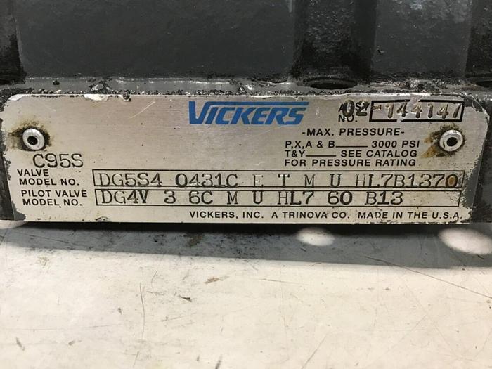Used VICKERS Solenoid Directional Valve DG4V-3-6C-M-U-HL7-60-B13 Used