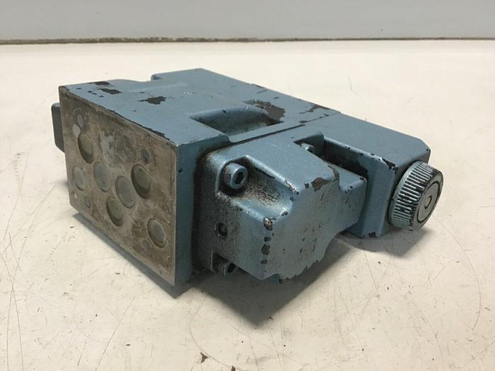 Used VICKERS Directional Valve DG4V-3-6C-M-U-H7-60 #136690