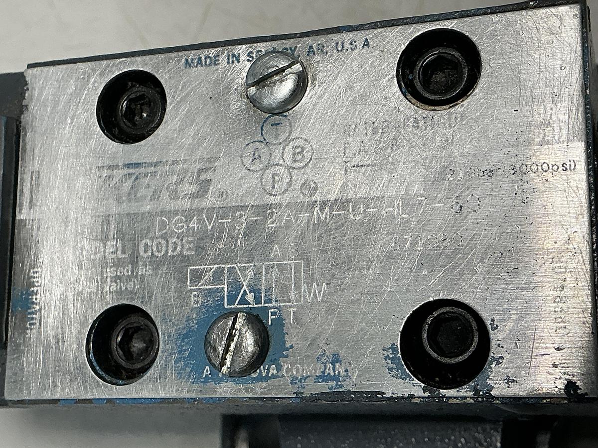 Used VICKERS DG4V-3-2A-M-U-HL7-60
