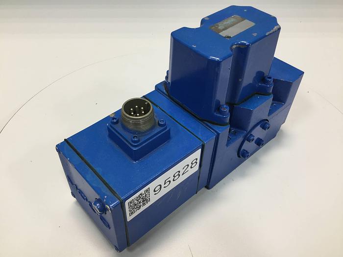 Used MOOG Servo Valve J661-040A Used