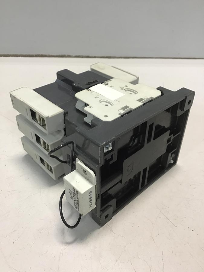 Used SIEMENS 3TF48 CONTACTOR USED #138547