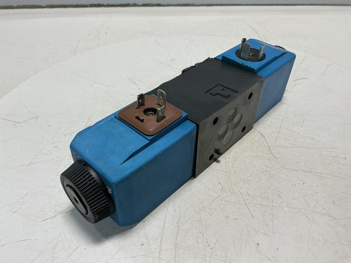 Used VICKERS DG4V-3S-33C-M-U-H5-60