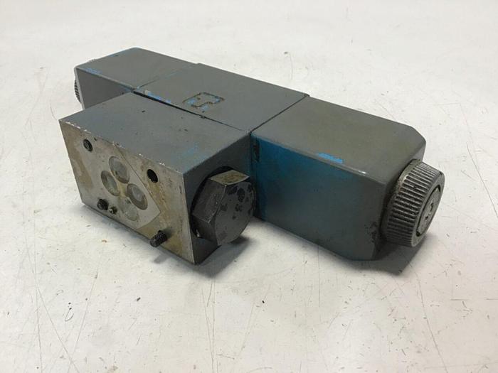Used VICKERS Directional Valve DG4V-3-6C-M-U-HL7-60 Used