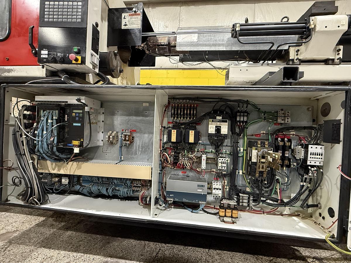 Used 2000 FERROMATIK MILACRON 310 Ton Injection Molding Machine MT310-26WP USED #151865