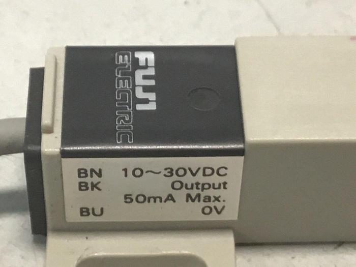 Used FUJI ELECTRIC Proximity Switch PE-B4D #128114