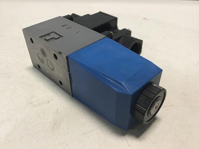 Used VICKERS Directional Control Valve DG4V-3-2A-M-P7-H-7-T41-50 #129678