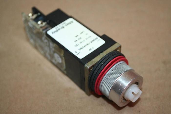 Used ALLEN BRADLEY Selector Switch 800MR-16HX2BS #20046