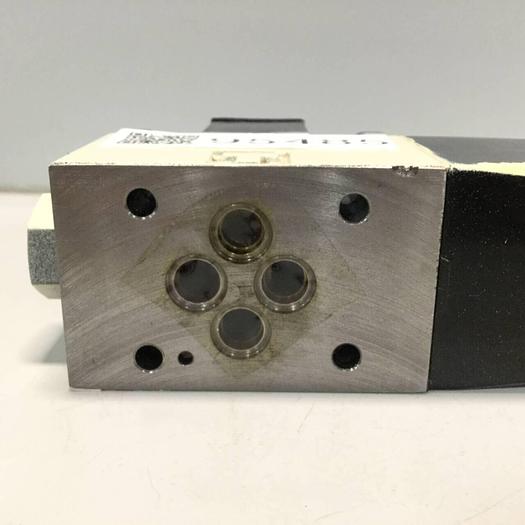Used VICKERS Directional Control Valve DG4V32AMP7H750 #95485