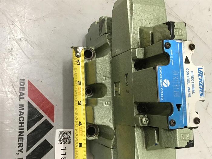 Used VICKERS Valve Model DG3V-7-2C-10-JA-SZ02-Z #118434