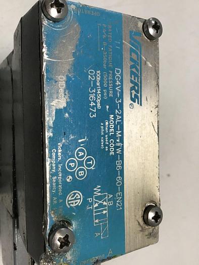 Used VICKERS Valve DG4V32ALMFWB660EN21 #138779